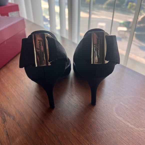 Ferragamo Myra Black Heels • Vintage - Picture 2 of 8